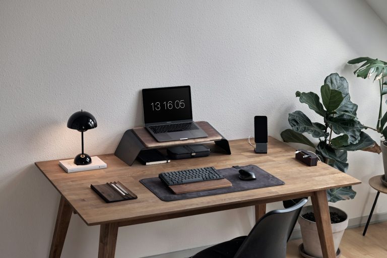 Góc làm việc với laptop